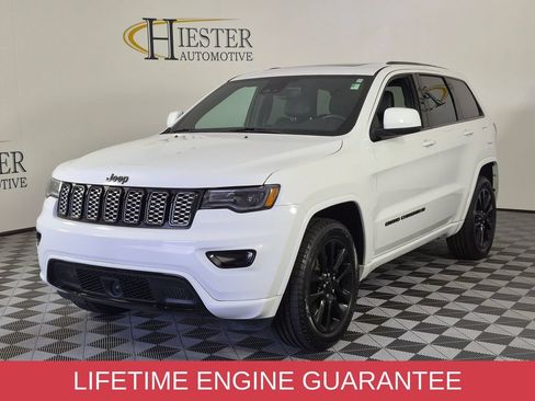 Certified 2022 Jeep Grand Cherokee Laredo X AWD/4WD image 4