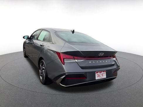 Used 2025 Hyundai Elantra Limited image 11