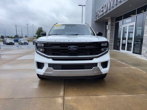Used 2025 Ford Expedition Max Platinum AWD/4WD image 4
