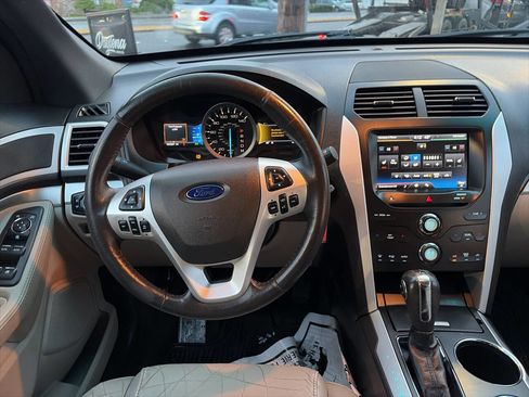 Used 2014 Ford Explorer XLT w/ Equipment Group 202A image 32