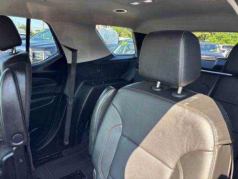 Used 2020 Chevrolet Traverse LT w/ LT Premium Package FWD image 8