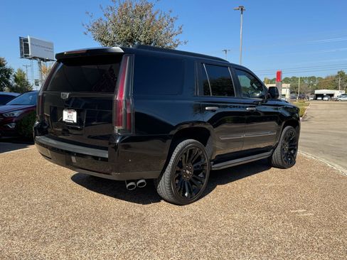 Used 2018 Cadillac Escalade Luxury image 8