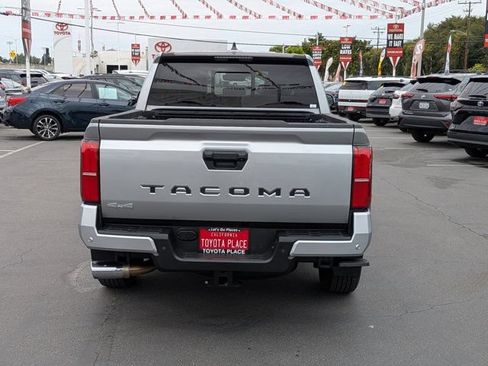 Used 2024 Toyota Tacoma SR5 w/ SR5 Upgrade Package AWD/4WD image 9