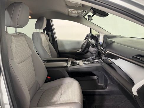 Used 2025 Toyota Sienna LE image 32