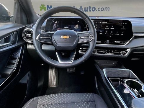 Used 2025 Chevrolet Equinox LT AWD/4WD image 9