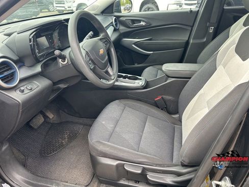 Used 2024 Chevrolet Trax LS w/ LS Convenience Package FWD image 11