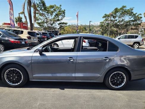 Used 2017 Volkswagen Jetta S image 32