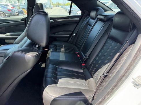 Used 2023 Chrysler 300 S RWD image 5