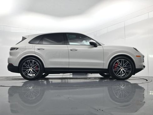 Used 2025 Porsche Cayenne S AWD/4WD image 54
