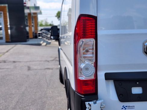 Used 2024 RAM ProMaster 2500 w/ Convenience Group FWD image 9
