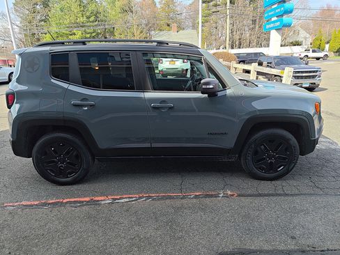 Used 2017 Jeep Renegade Trailhawk image 3