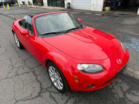 Used 2006 MAZDA MX-5 Miata Grand Touring w/ Premium Pkg RWD image 19