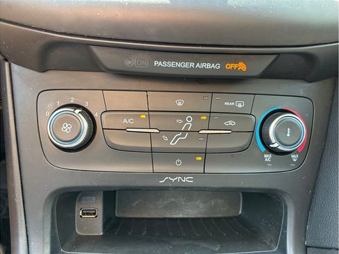 Used 2017 Ford Focus SE FWD image 23