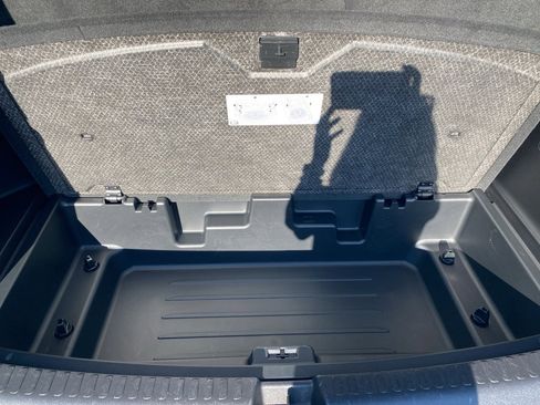 Used 2025 Chevrolet Traverse LT image 18