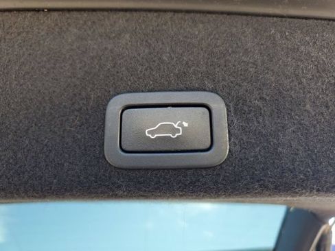 Used 2017 Volvo XC60 T6 Inscription w/ Climate Package AWD/4WD image 35