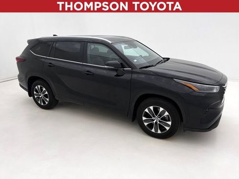 Used 2024 Toyota Highlander XLE image 1