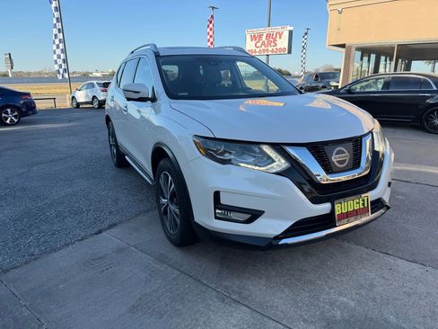 Used 2017 Nissan Rogue SL w/ SL Premium Package image 3