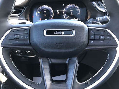 New 2026 Jeep Grand Cherokee Limited AWD/4WD image 11