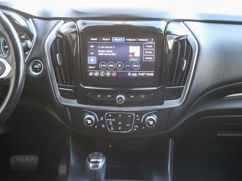 Used 2020 Chevrolet Traverse LT image 12