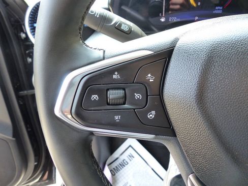 Used 2026 Chevrolet Trax LT w/ Sunroof Package FWD image 24