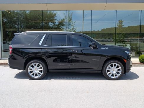 Used 2024 Chevrolet Tahoe High Country AWD/4WD image 8