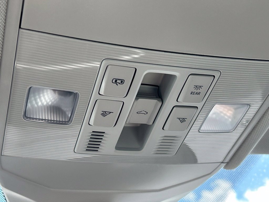 Used 2024 Volkswagen Jetta SE w/ Panoramic Sunroof Package FWD image 40