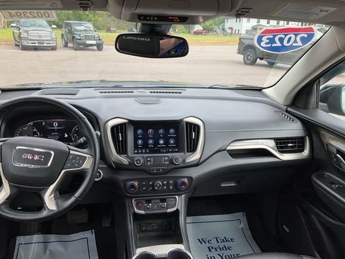 Used 2023 GMC Terrain Denali image 3