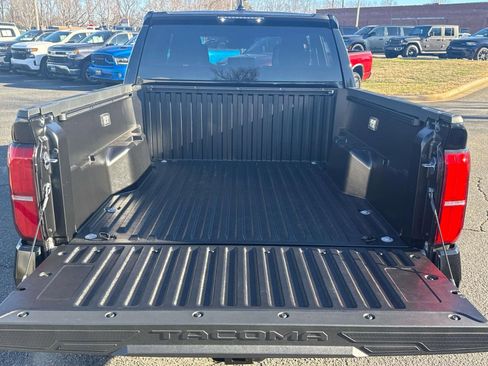 Used 2025 Toyota Tacoma 2WD Double Cab image 9
