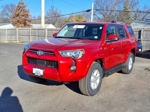 Certified 2021 Toyota 4Runner SR5 image 33