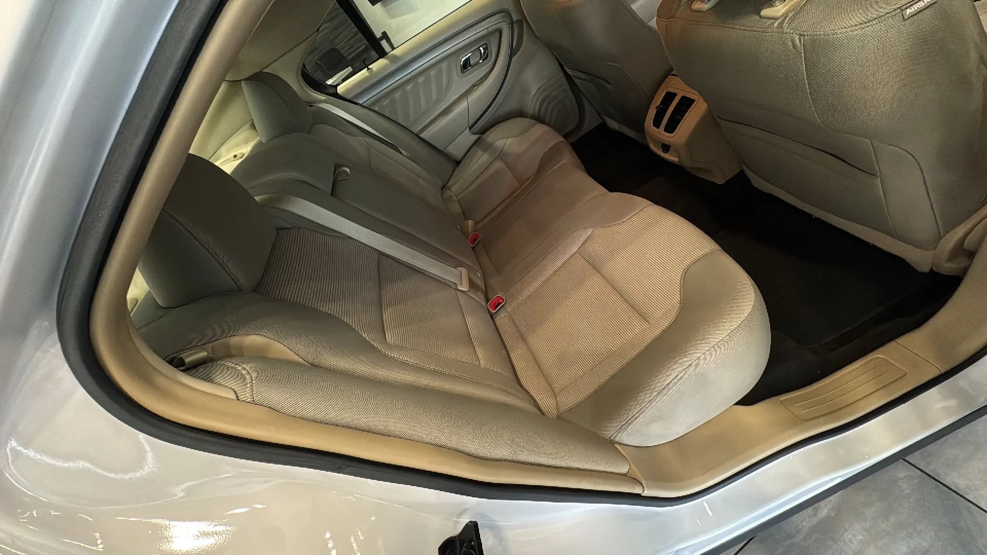 Used 2016 Ford Taurus SEL FWD image 24