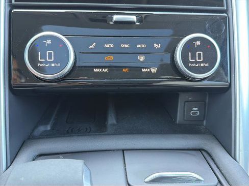 Used 2025 Land Rover Discovery S AWD/4WD image 28