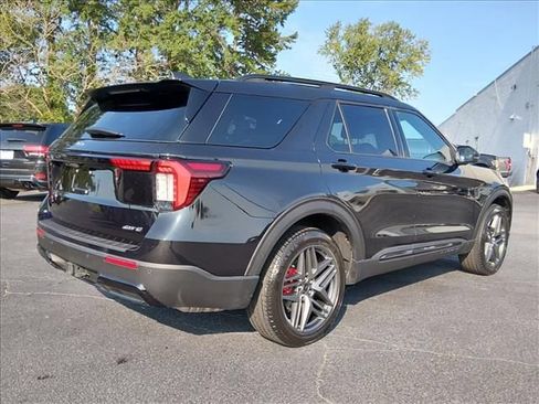 Certified 2025 Ford Explorer ST-Line w/ ST-Line Street Pack AWD/4WD image 4
