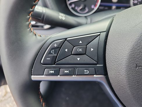 Certified 2025 Nissan Sentra SR FWD image 17