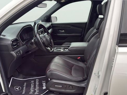 Used 2025 Honda Pilot Black Edition image 19