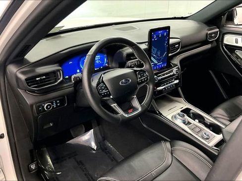 Used 2024 Ford Explorer ST w/ Technology Package image 16