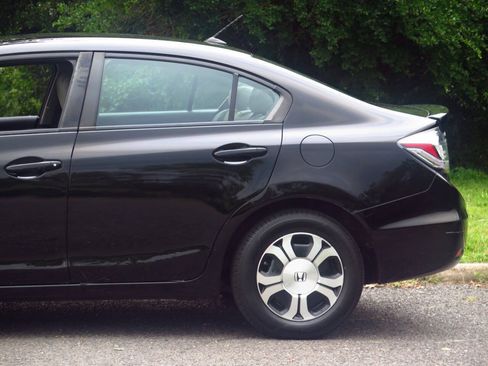 Used 2013 Honda Civic Hybrid Sedan image 31