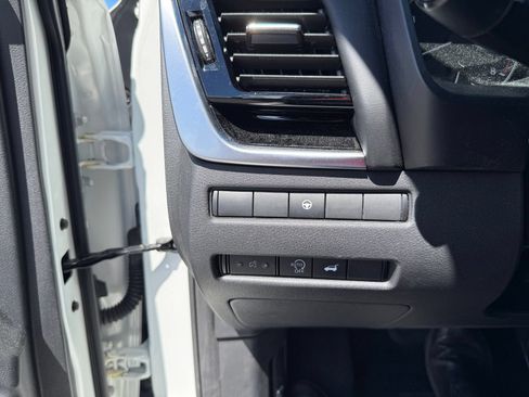Used 2023 Nissan Rogue SL FWD image 18