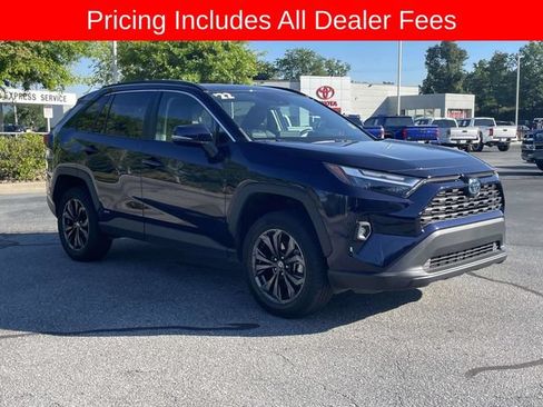 Used 2022 Toyota RAV4 XLE Premium AWD/4WD image 7
