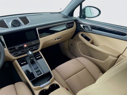 New 2026 Porsche Macan image 26