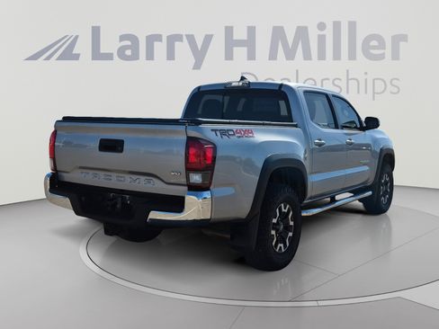 Used 2019 Toyota Tacoma TRD Off-Road AWD/4WD image 5