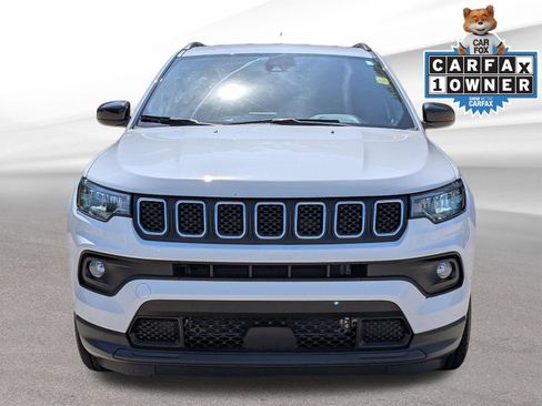 Used 2023 Jeep Compass Latitude w/ Convenience Group AWD/4WD image 3