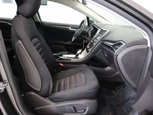 Used 2016 Ford Fusion SE w/ Equipment Group 201A FWD image 10