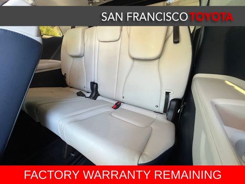 Used 2025 Kia Carnival EX FWD image 17