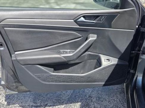 Used 2019 Volkswagen Jetta S w/ Driver Assistance Package image 9