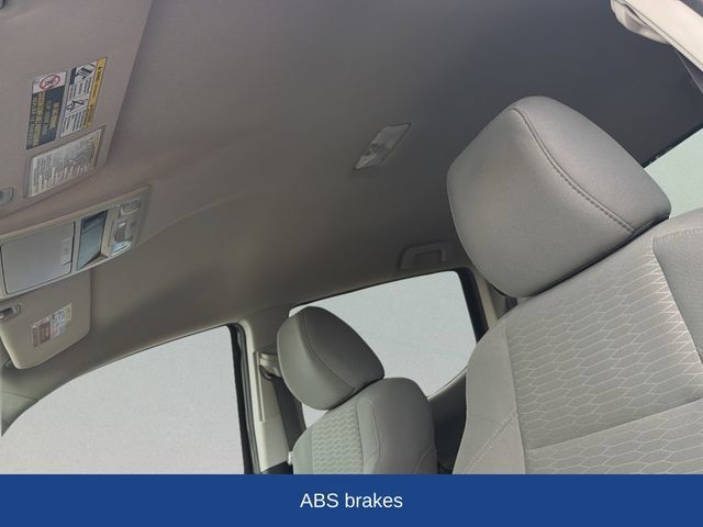 Used 2018 Toyota Tacoma SR5 AWD/4WD image 13
