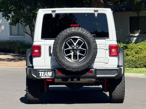 Used 2025 Jeep Wrangler Unlimited Rubicon AWD/4WD image 5