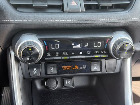 Certified 2019 Toyota RAV4 XLE w/ Convenience Package FWD image 5