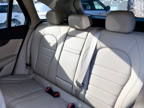 Used 2021 Mercedes-Benz GLC 300 4MATIC image 21