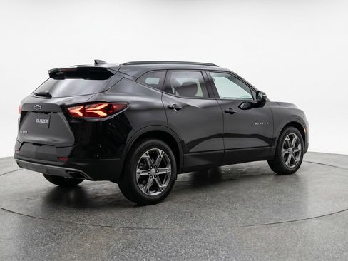 Used 2025 Chevrolet Blazer LT FWD image 9