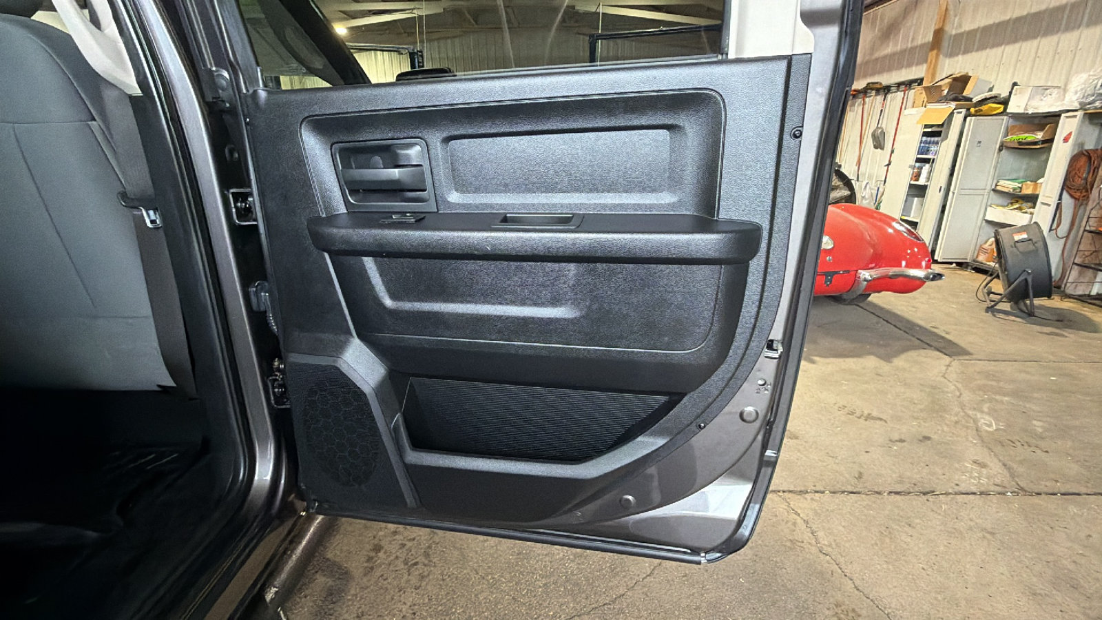 Used 2014 RAM 2500 Tradesman w/ Chrome Appearance Group AWD/4WD image 17